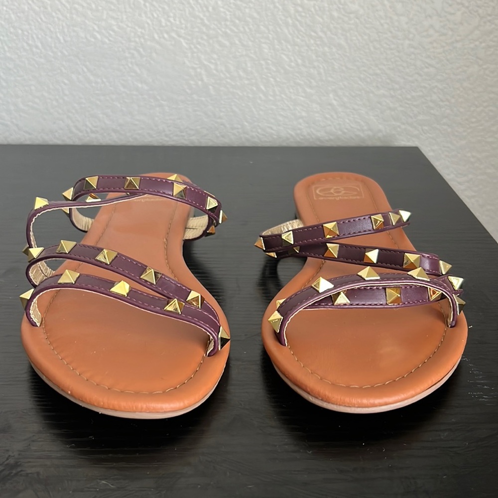 Everglades Sandals. Size 9. Deep purple strap.